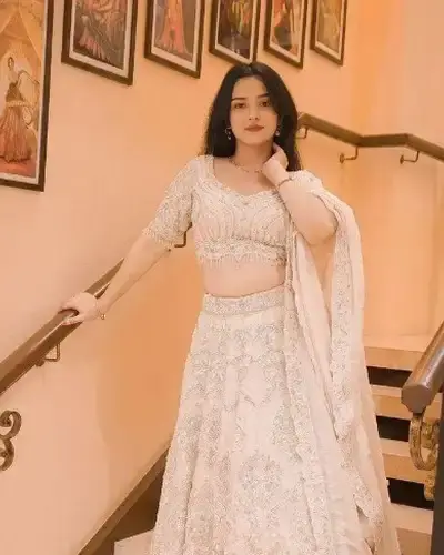 Escort Auraiya